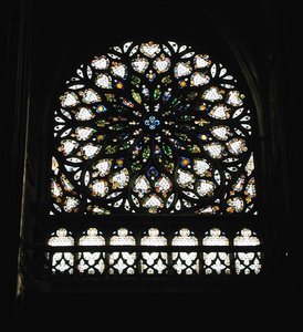 Rozetové okno jižní transeptu od French School